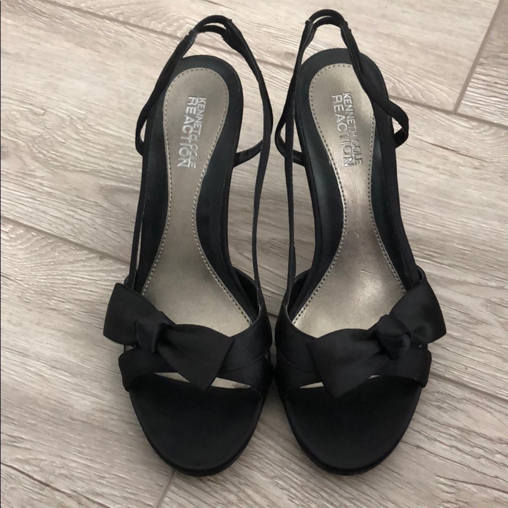 Kenneth Cole Reaction Black Heels w/ Bow Detail Size 6
